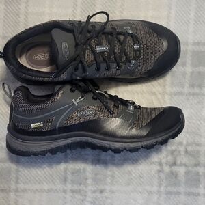 KEEN Women's Black and Gray Hiker Tennis Shoes Size 7 Waterproof